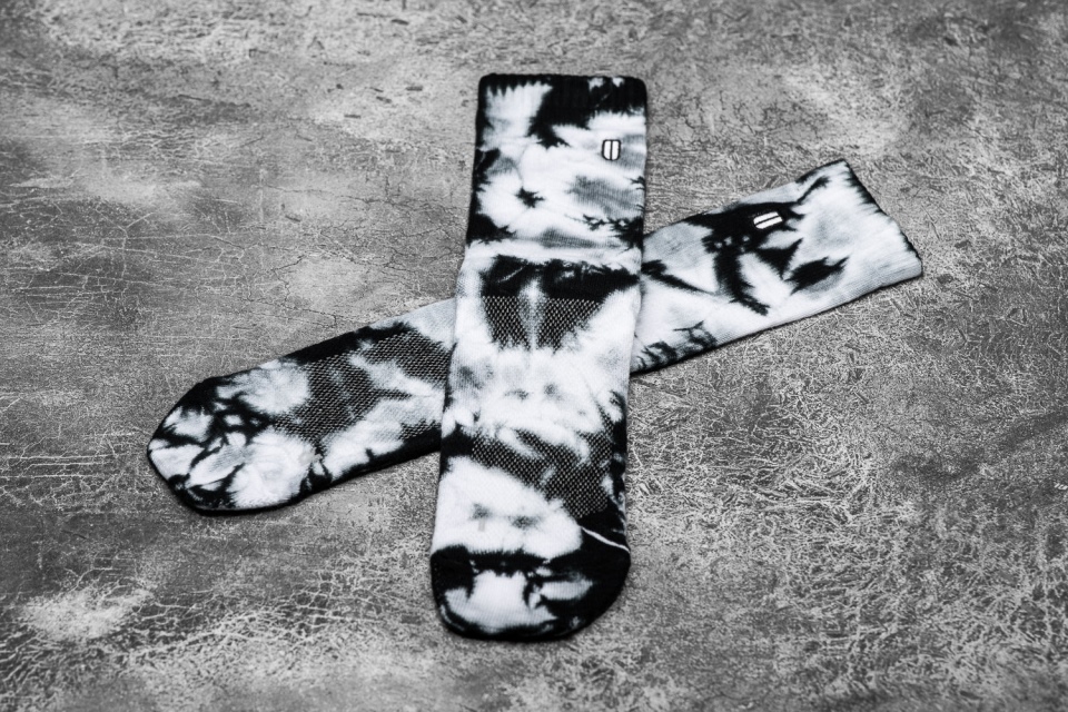 NOBULL Crew Sock (Tie-Dye) White & Black