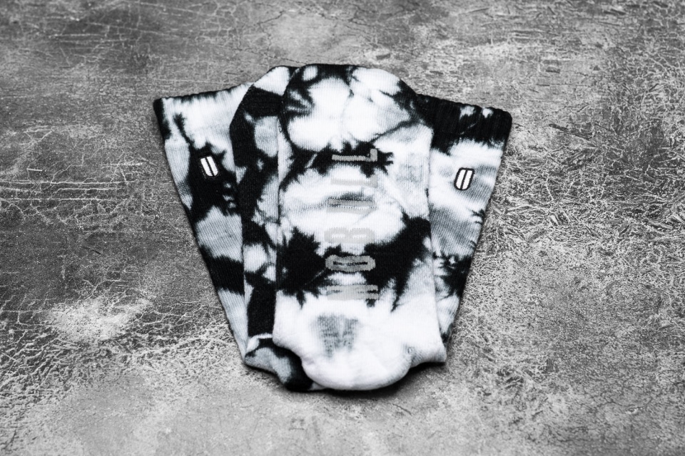 NOBULL Crew Sock (Tie-Dye) White & Black