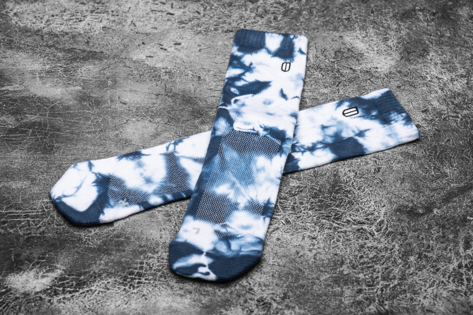 NOBULL Crew Sock (Tie-Dye) White & Navy