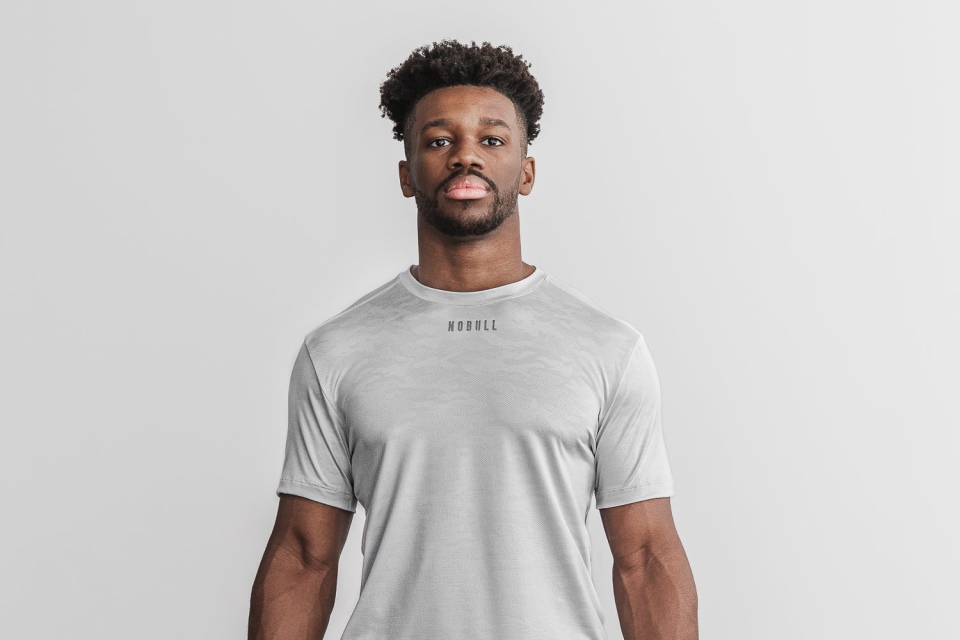 NOBULL Men's Lightweight Textured Tee (Camo) Frost