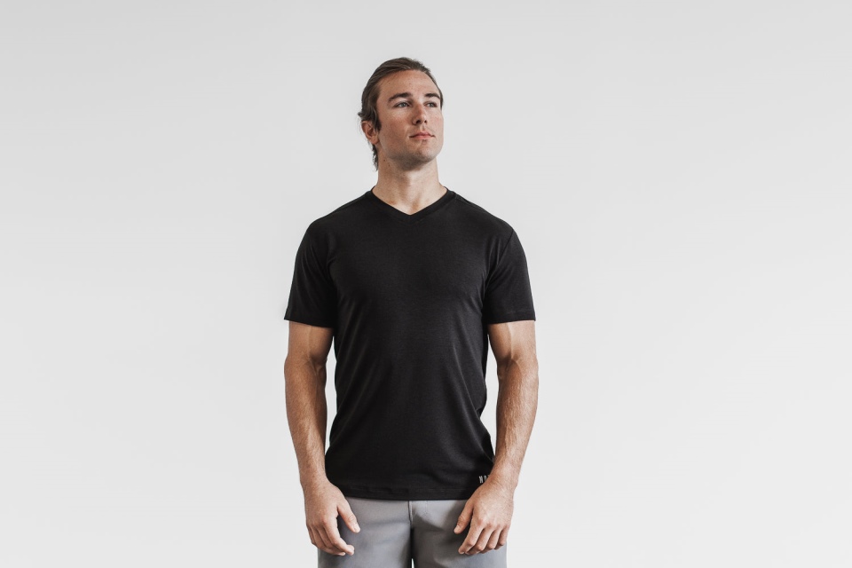 NOBULL Men's V-Neck Tee Black