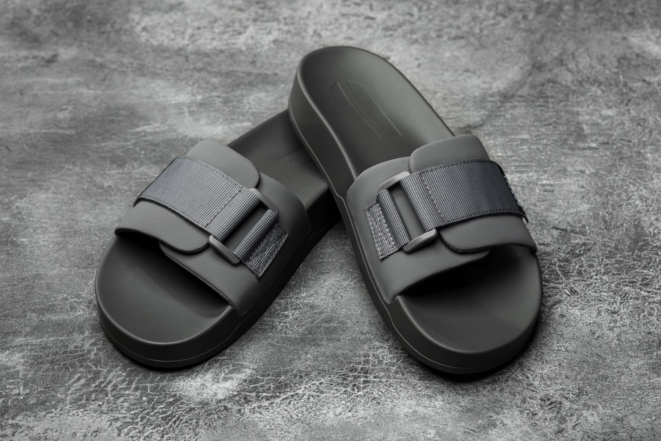 NOBULL Women's Adjustable Slide Dark