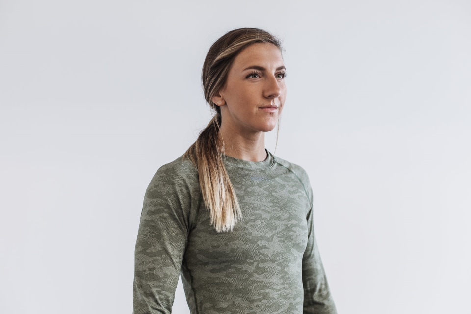 NOBULL Women's Lightweight Textured Long Sleeve Tee (Camo) Army